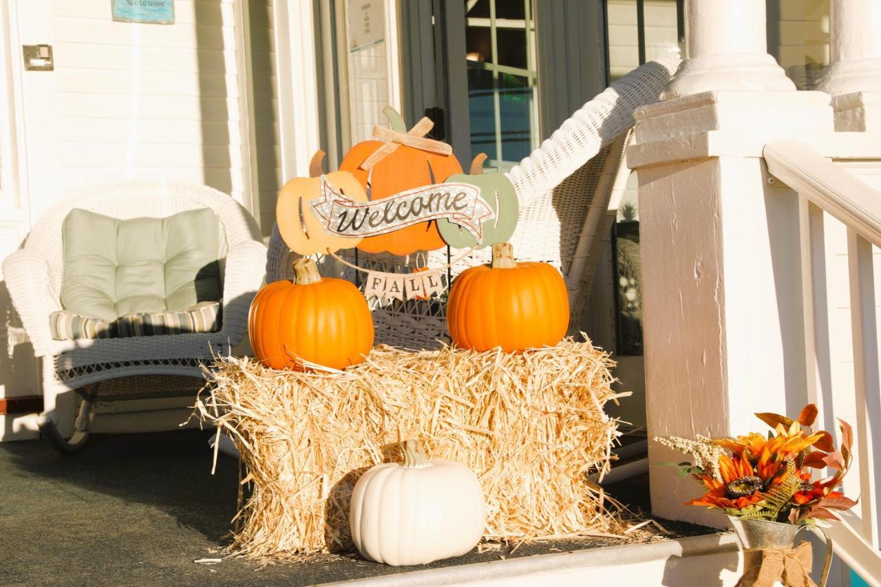 By The Sea Guests Bed & Breakfast And Suites Dennisport Exterior photo