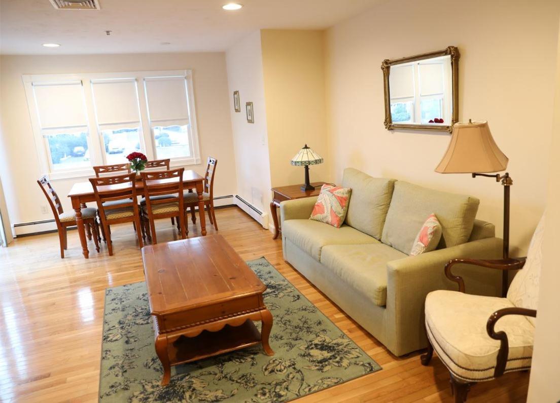 By The Sea Guests Bed & Breakfast And Suites Dennisport Exterior photo