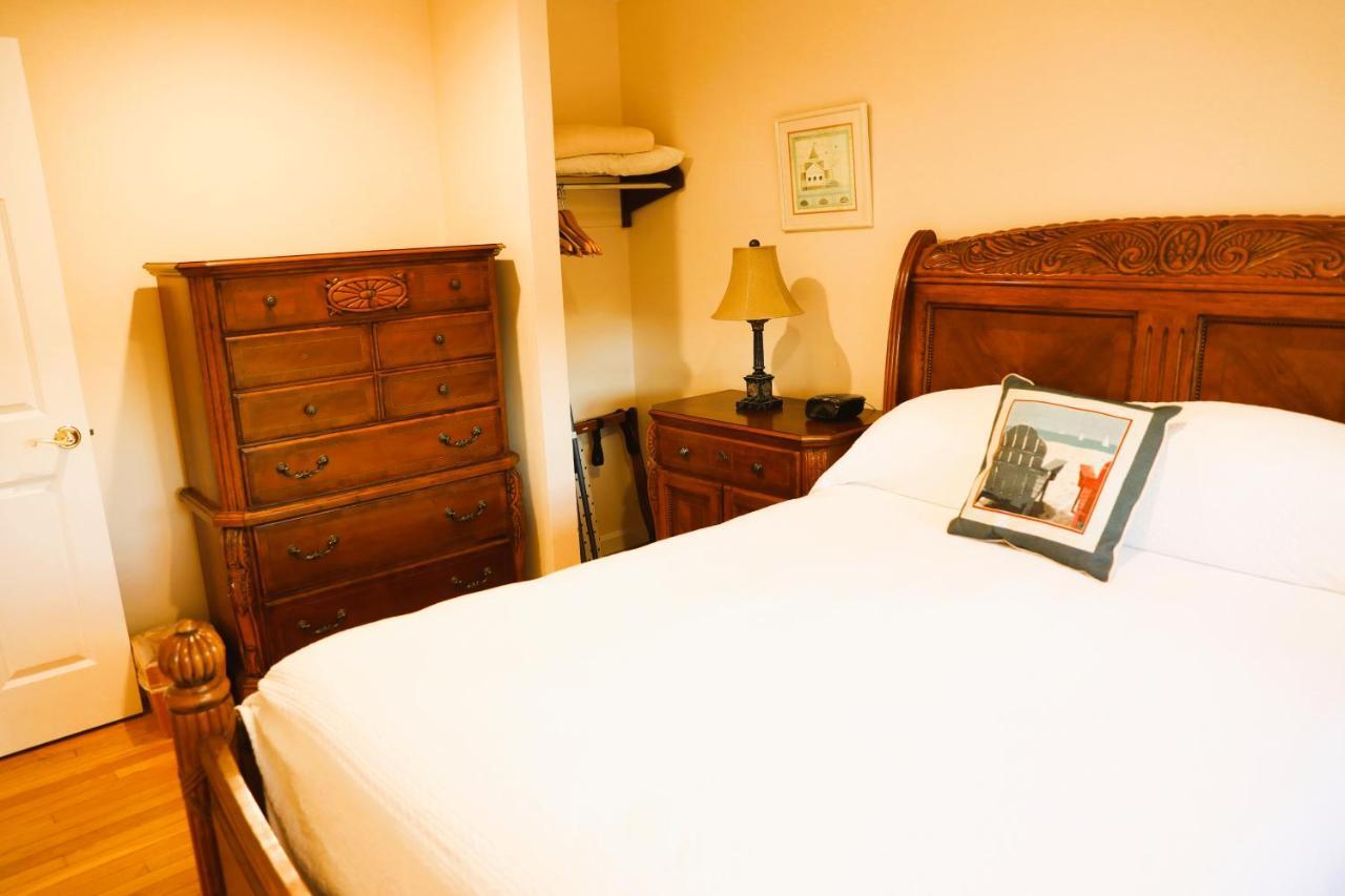 By The Sea Guests Bed & Breakfast And Suites Dennisport Room photo