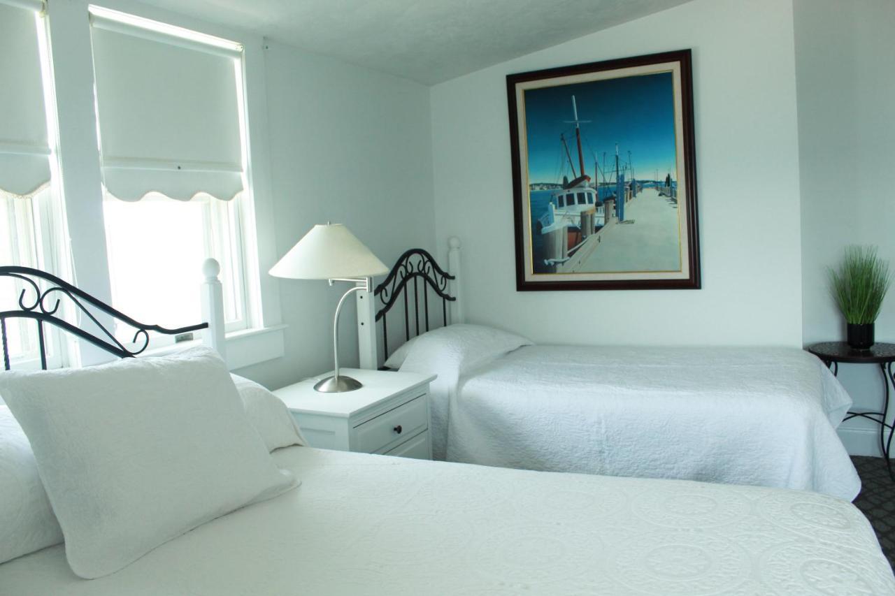 By The Sea Guests Bed & Breakfast And Suites Dennisport Exterior photo