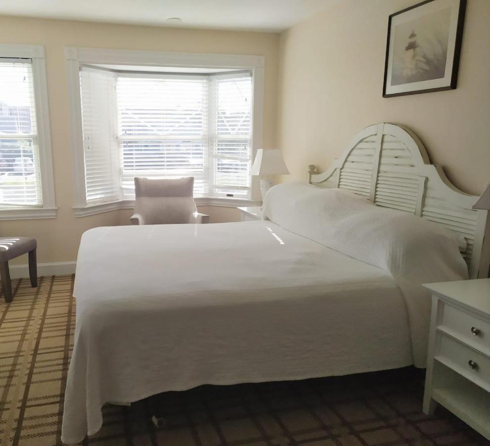 By The Sea Guests Bed & Breakfast And Suites Dennisport Exterior photo