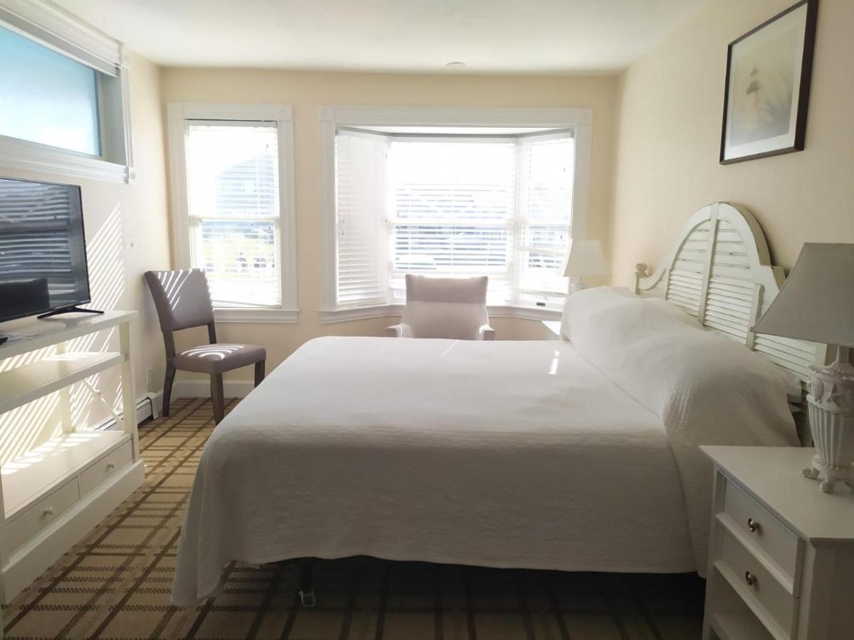 By The Sea Guests Bed & Breakfast And Suites Dennisport Exterior photo