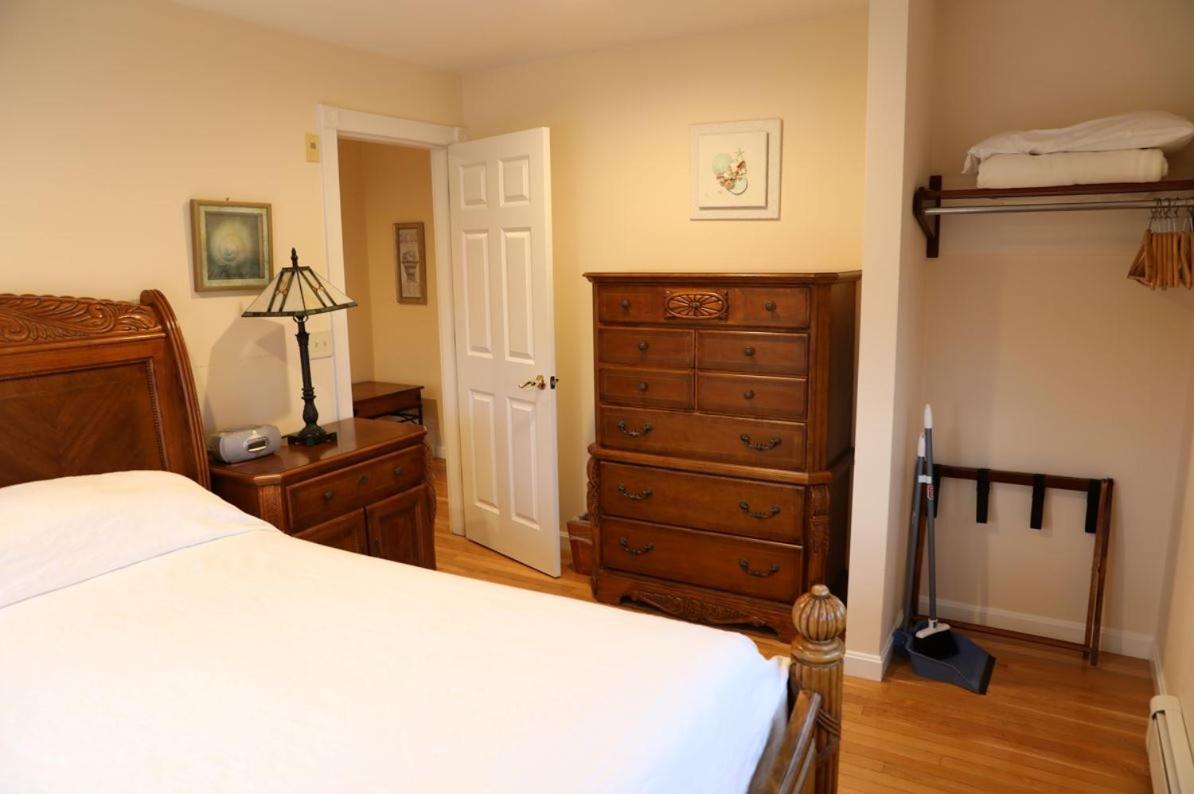 By The Sea Guests Bed & Breakfast And Suites Dennisport Room photo