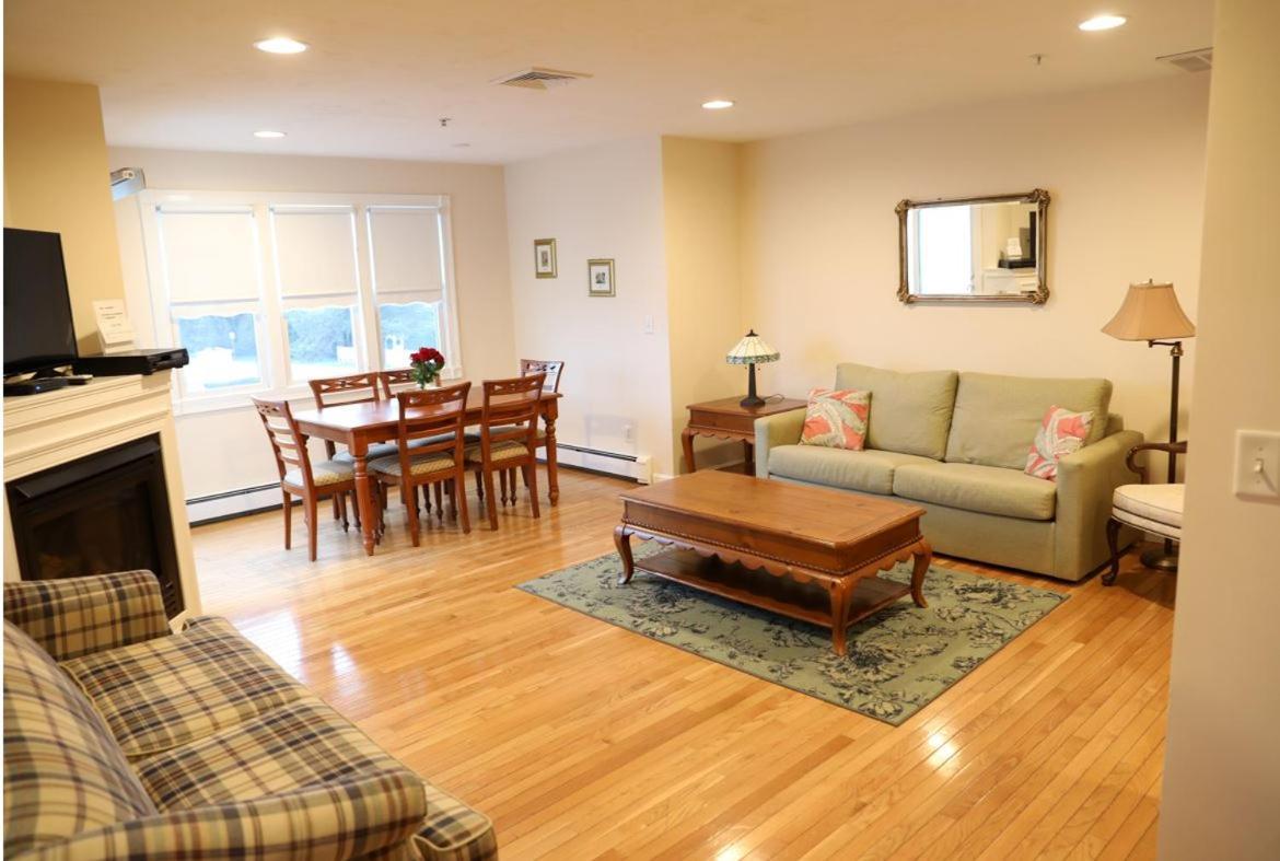 By The Sea Guests Bed & Breakfast And Suites Dennisport Room photo